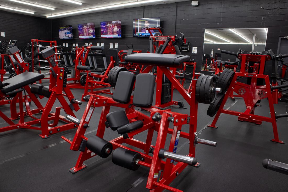 Plate-loaded row machines at Strength Station